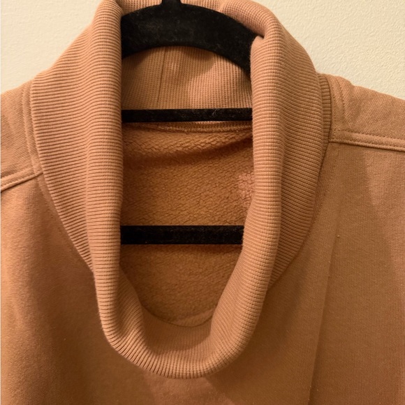 ALO Yoga Women's Tan Sweater - Picture 3 of 3